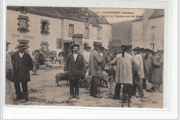 QUESTEMBERT - La Place Du Marché Aux Moutons Vers Les Halles - Très Bon état - Questembert