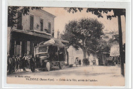 VALENSOLE - Entrée De La Ville, Arrivée De L'autobus - Très Bon état - Autres & Non Classés