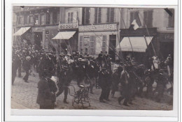 St-QUENTIN : Vue De Marche D'un Rassemblement - Tres Bon Etat - Saint Quentin