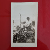 PH - Ph Original - Homme Au Béret Assis Dans Un Bateau Sur Un Lac 1941 - Barcos