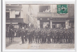 BEAUVAIS : Carte Photo De Magasins Sur La Place (militaires) - Très Bon état - Beauvais