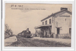 VILLELAURE : La Gare, Arrivée Du Train De Cavaillon (GARE) - Tres Bon Etat - Other & Unclassified