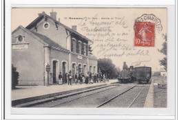 BOUSSAC : La Gare, Arrivée Du Train (GARE) - Etat - Autres & Non Classés