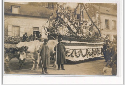 PIERREFONDS : CARTE PHOTO - CAVALCADE - état - Pierrefonds