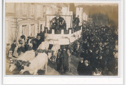 PIERREFONDS : CARTE PHOTO - CAVALCADE - Très Bon état - Pierrefonds