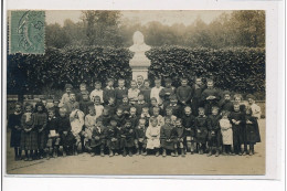 VALMONDOIS - CARTE PHOTO - Photo D'école - Statue De DAUMIER - Très Bon état - Valmondois