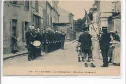 NANTERRE - Les Pompiers - Salut Au Drapeau! - Très Bon état - Nanterre