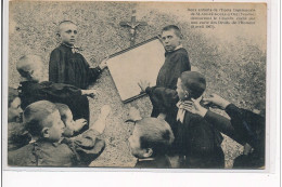 Deux Enfants De L'école De SAINT ANDRE GOULE D'OIE Découvrent Le Cruifix Caché Par Une Carte... 1907 - Très Bon état - Other & Unclassified