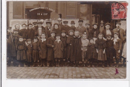 SAINT DENIS : Carte Photo D'un Groupe Devant Un Café (militaire) - Très Bon état - Saint Denis