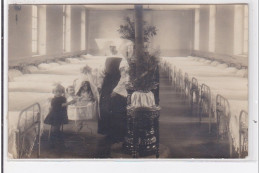 ROSCOFF : Carte Photo De L'intérieur D'un Dortoir Du Sanatorium (santé - Poupée - Enfant) - Très Bon état - Roscoff