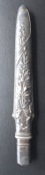 Ancien Porte CRAYON Papier, Etui En Métal Ouvragé Avec Patine Noire Signe D'un Composé à Base D'argent - Stylos