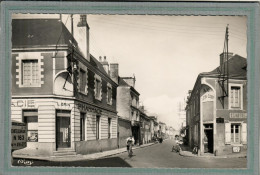 CPSM Dentelée (49) CANDé - Aspect De La Pharmacie à L'angle De La Rue De Bretagne En 1950 - Autres & Non Classés