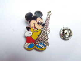 Beau Pin's , Disney  , Mickey , Tour Eiffel Paris , Argenté - Disney