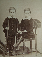 Photo Cdv F. Brandseph, Stuttgart - Ernest Et Jean De La Tour, Jumeau, Fusil Jouet, Ca 1870 L679 - Alte (vor 1900)