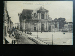 LA ROCHELLE                 LA CATHEDRALE ET LA RUE CHAUDRIER - La Rochelle