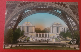 Le Palais De Chaillot (Azéma, Boileau Et Carlu, Architectes), Vu Sous La Tour Eiffel - Eiffelturm