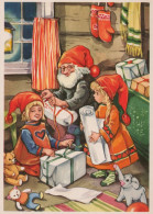 BABBO NATALE BAMBINO Natale Vintage Cartolina CPSM #PAK291.IT - Kerstman