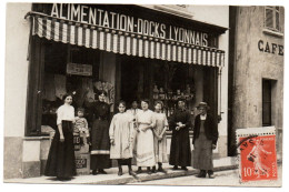 Devanture D'un Magasin D'alimentation " Docks Lyonnais " . Carte Photo Animée Non Située ( Lyon ? ) - Geschäfte