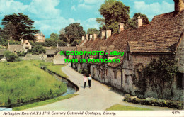 R518986 Arlington Row. N. T. 17th Century Cotswold Cottages. Bibury. Q17A. Harve - Mondo
