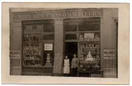 Devanture De L'épicerie " Union Des Consommateurs ". Carte Photo Animée Non Située - Shops