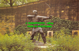 R519346 Nottingham. Castle Grounds. Robin Hood Statue - Monde