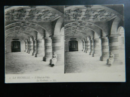 LA ROCHELLE                  CARTE AVEC VUE STEREOSCOPIQUE                          L'HOTEL DE VILLE   LE VESTIBULE - La Rochelle