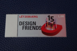 4-581 Luxembourg Association Design Friends Graphic Mode Fashion Arts Graphiques + Notice En Français - Beeldhouwkunst