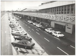 C5564/ Flughafen Frankfurt  Parkplatz Foto 21x15 Cm 70er Jahre - Altri & Non Classificati