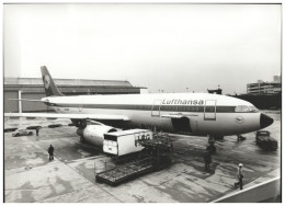 C5550/ Flughafen Frankfurt Lufthansa Flugzeug Airbus 300 Foto 21x15 Cm 70er  - Autres & Non Classés