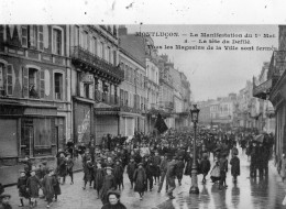 MONTLUCON LA MANIFESTATION DU 1 ER MAI LA TETE DU DEFILE TOUS LES MAGASINS DE LA VILLE SONT FERMES - Montlucon