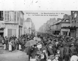 MONTLUCON LA MANIFESTATION DU 1 ER MAI LE DEFILE RUE DE LA REPUBLIQUE - Montlucon