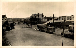 PERONNE VUE SUR LA PLACE DE LA GARE - Peronne