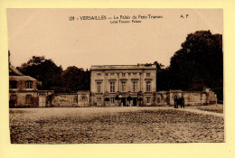 78. VERSAILLES – Le Palais Du Petit Trianon (voir Scan Recto/verso) - Versailles (Château)