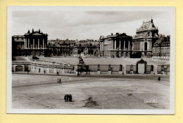 78. VERSAILLES – Façade Du Palais (animée) (voir Scan Recto/verso) - Versailles (Kasteel)