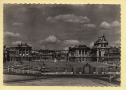 78. VERSAILLES – Façade Du Palais / CPSM (voir Scan Recto/verso) - Versailles