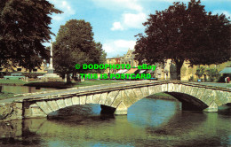 R519686 Bourton On Water. River Windrush. Postcard - World