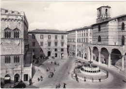 PERUGIA - CARTOLINA  - PIAZZA 4 NOVEMBRE CON LA FONTANA MAGGIORE -  VIAGGIATA PER TRENTO - 1956 - Perugia