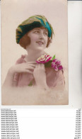 CPA FANTAISIES. Portrait De Jolie Femme Avec Chapeau Charleston Orné De Plumes. ...Z285 - Femmes