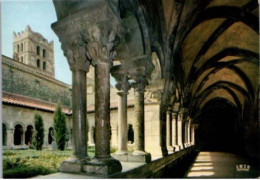 ELNE. -  En Roussillon. -  Le Cloître.XIIe Et XIV Siècles Et Clocher Cathédrale Sainte Eulalie. .      -  Non Circulée - Elne