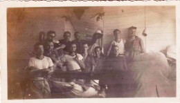 Photo Originale - Senegal - Dakar 1941 - L'equipage De La B.A.N A La Base - Interieur Des Carrés - Krieg, Militär