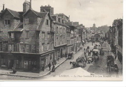 LISIEUX  21  LA PLACE GAMBTTA ET LE COIN  MANDIT DOS VRT - Lisieux