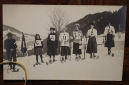 AK 1920's Femmes Wintersport Sport D'hiver Ski De Fond Schweiz Switzerland Skiing Luge Carte Photo - Sporten