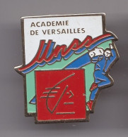 Pin's  Caisse D' Epargne Ecureuil  Académie De Versailles UNSS Réf 7485JL - Banques