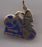 Pin's Cyclisme Vélo VTT Trophée Jeanne D' Arc  Réf 7260JL - Cycling