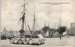 17 LA ROCHELLE - Bateaux Chargés De Morue Au Quai Valin - La Rochelle