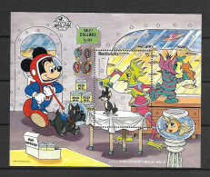 Disney Redonda 1989 20th Anniversary Of The Moonwalk #2 MS MNH - Disney