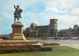 50 - Cherbourg - Statue De Napoléon Et L'Eglise De La Trinité - Cherbourg