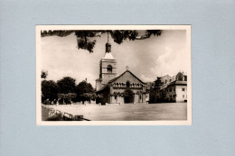 Evian-les-Bains (74) : Place De L'église - Evian-les-Bains