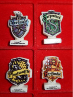 4 Feves Differentes - HARRY POTTER  BLASONS - Otros & Sin Clasificación