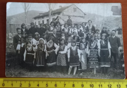 #14 Bulgaria - Blagoevgrad School Kids Children Teacher Girls Outside Portrait D'école, Enfants Professeurs, Fillettes - Personnes Anonymes